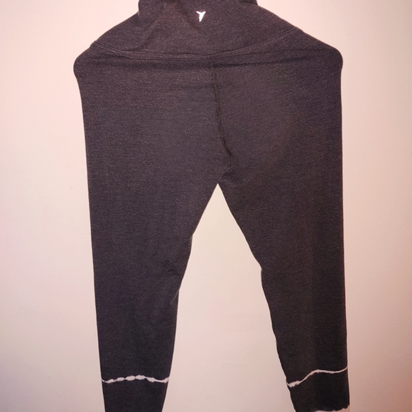 Woman's athletic wear leggings - Picture 3 of 3